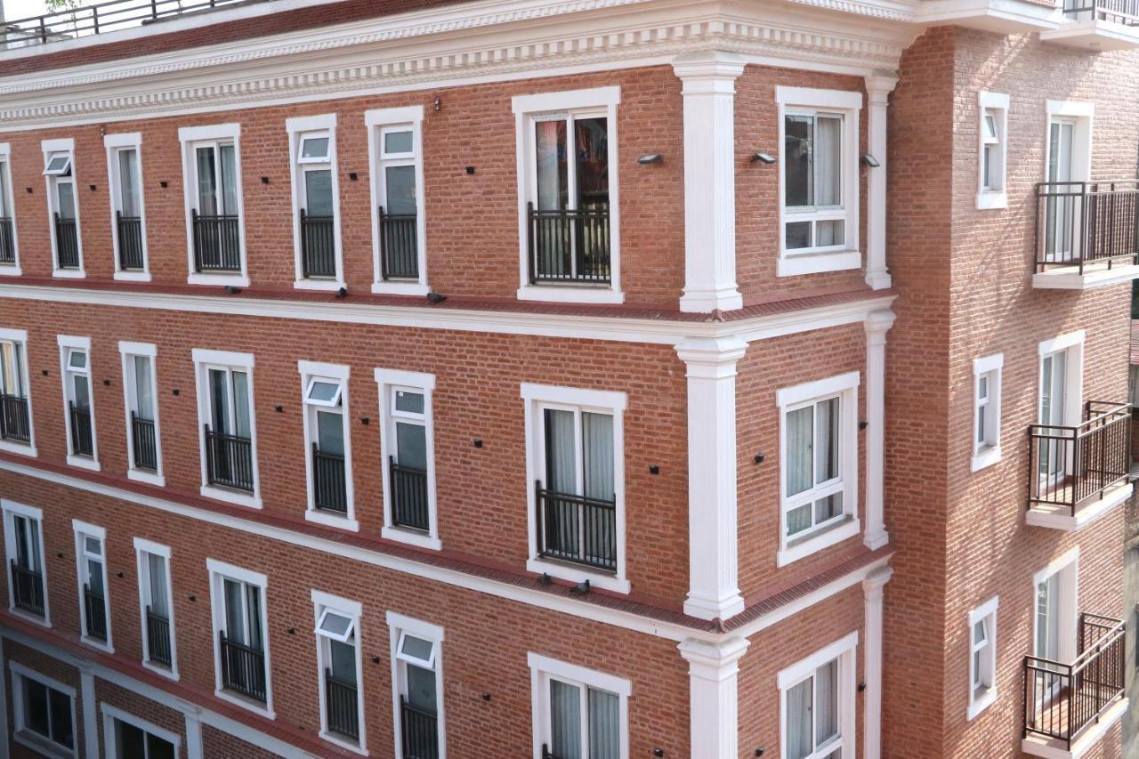 Hotel Mega &