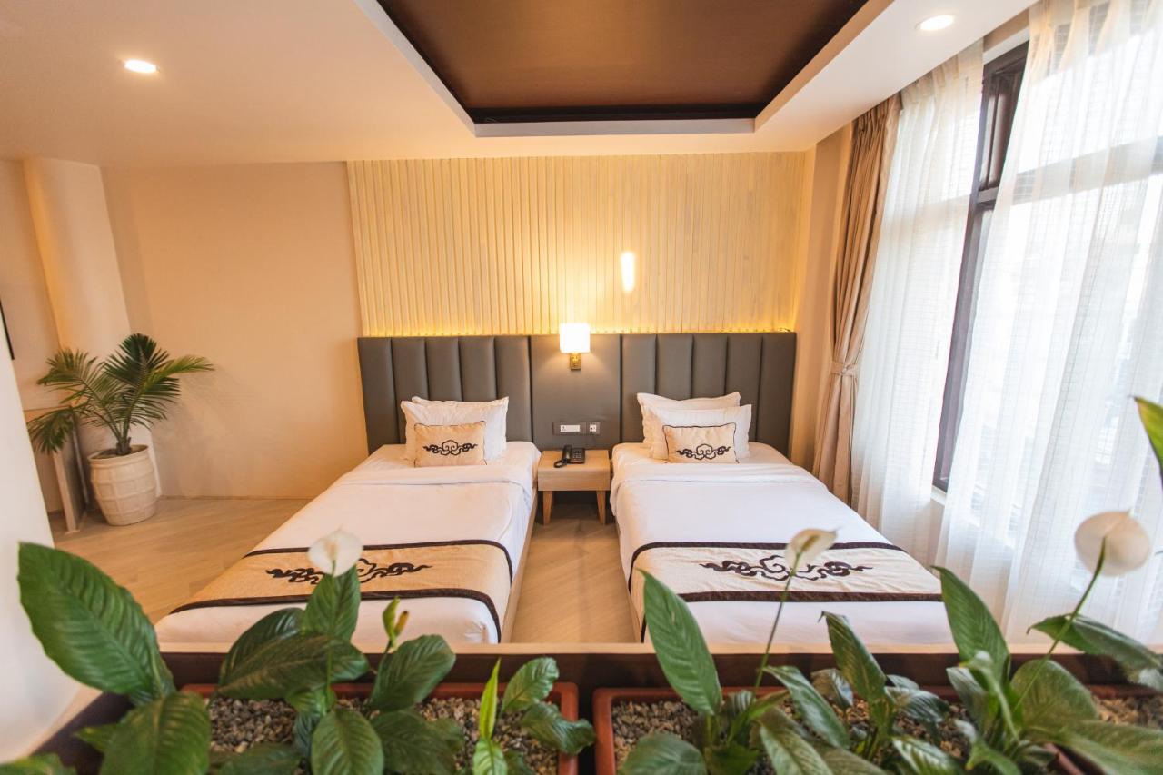 Lavie And Hotel