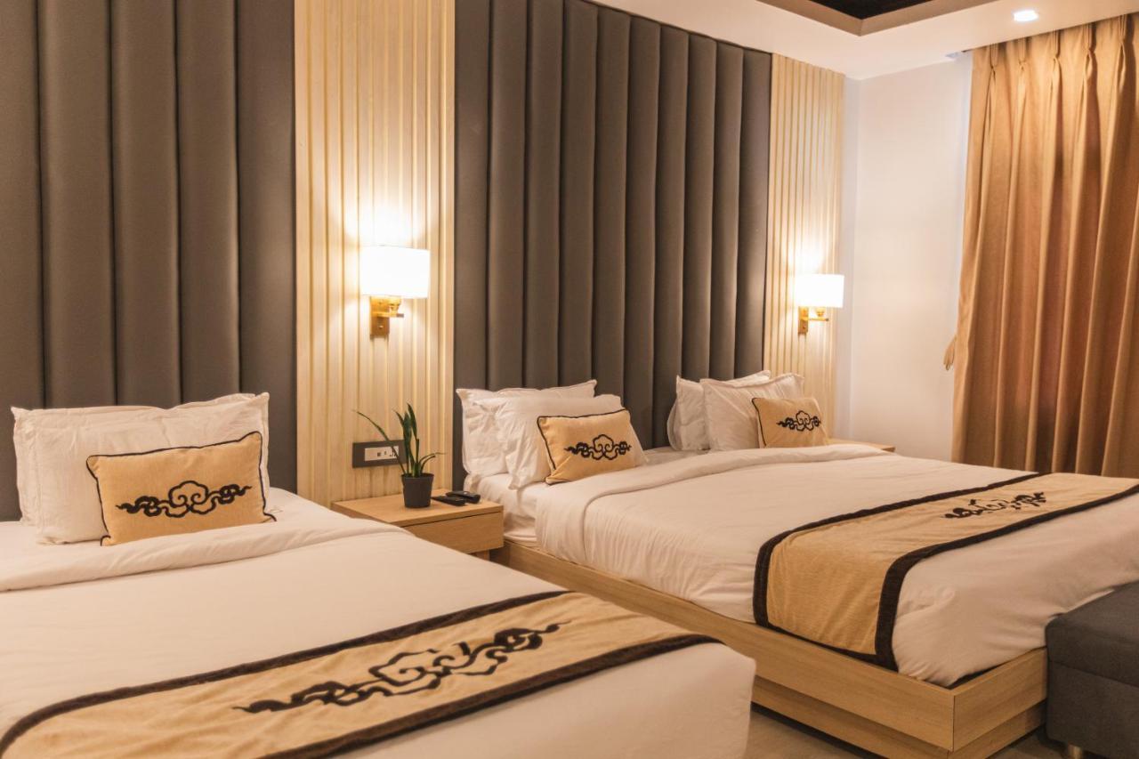 Lavie And Hotel