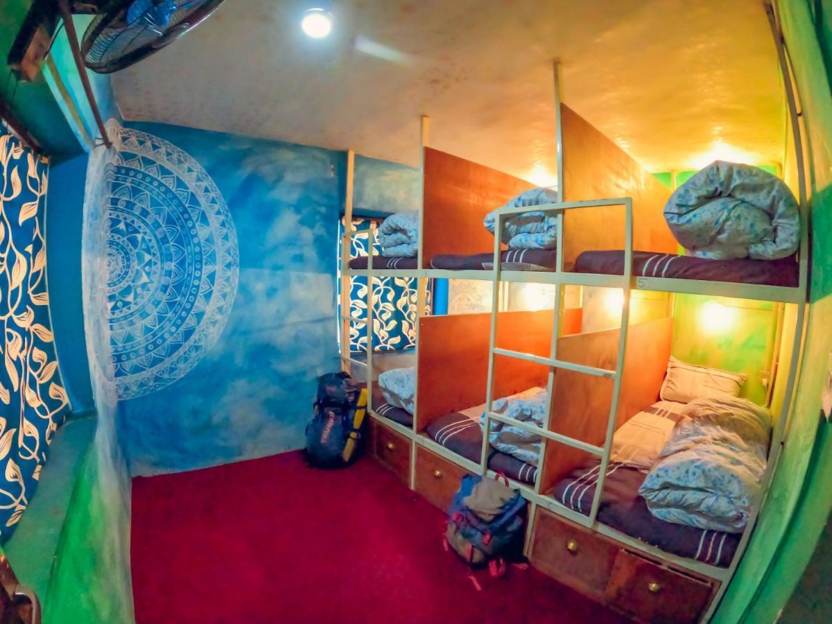 Aarogya And Restaurant Hostel *