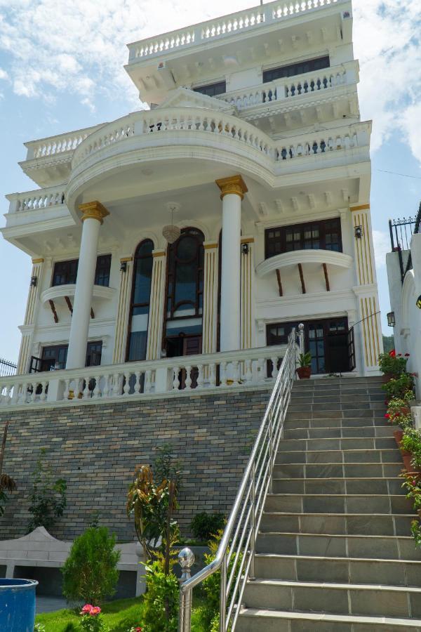 The White House 8 Bedroom With Swimming Pool Kathmandu
