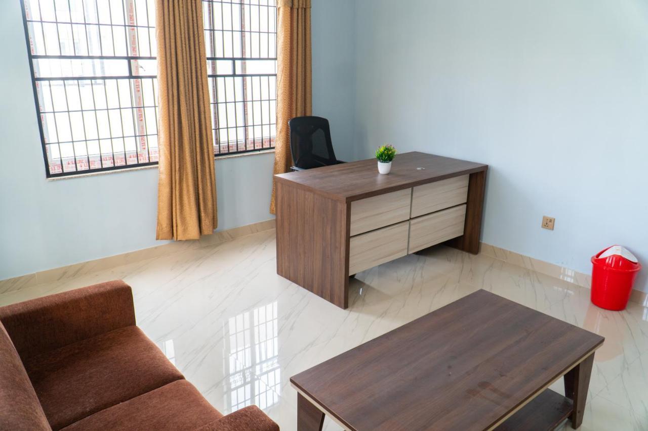 Vila The White House 8 Bedroom With Swimming Pool Kathmandu