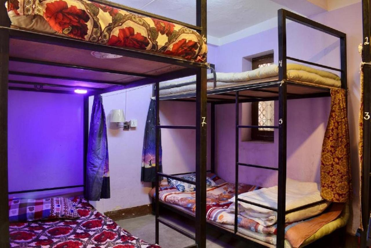 Happy Donkey Hostel *