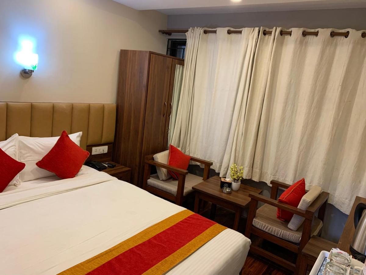 Redstone Regency Hotel