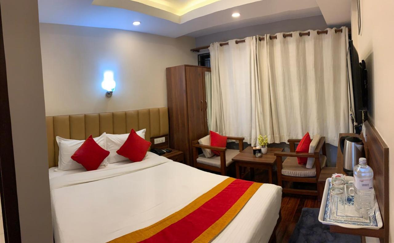 Redstone Regency Hotel