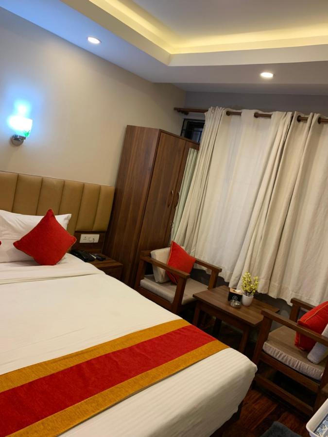 Hotel Redstone Regency *
