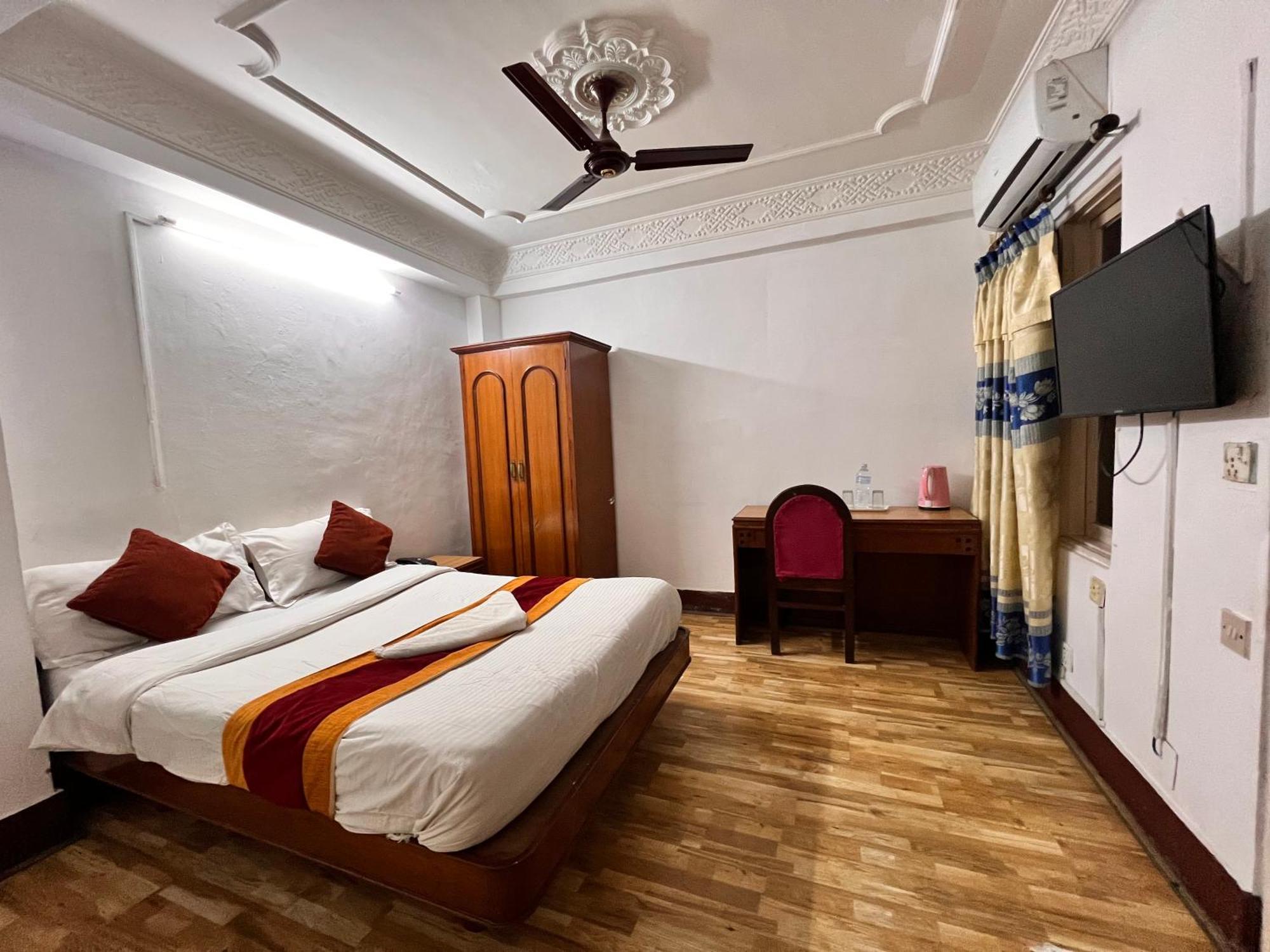 Hotel Trekkers