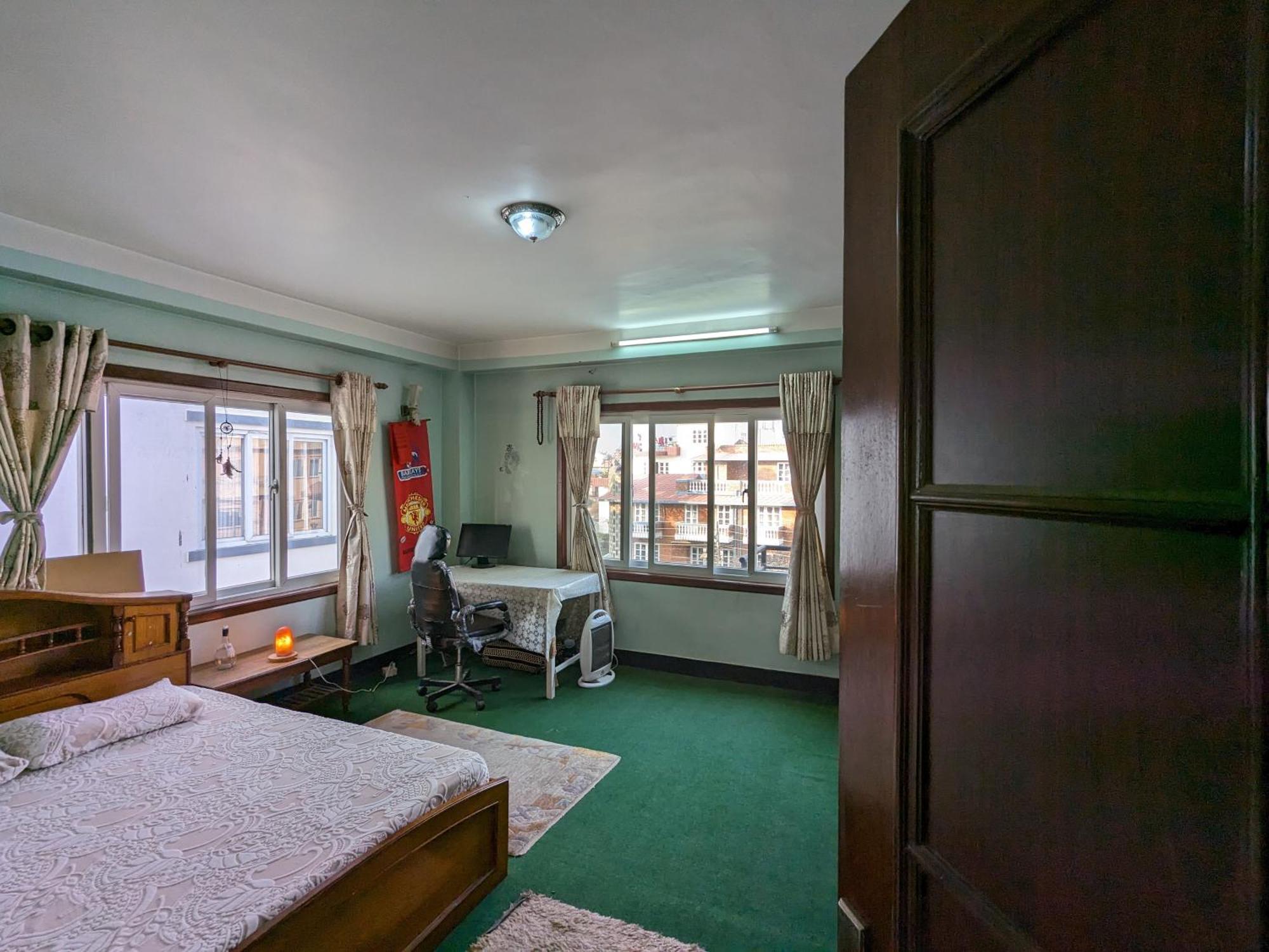 Family With Rooftop Access And Mountain View Homestay