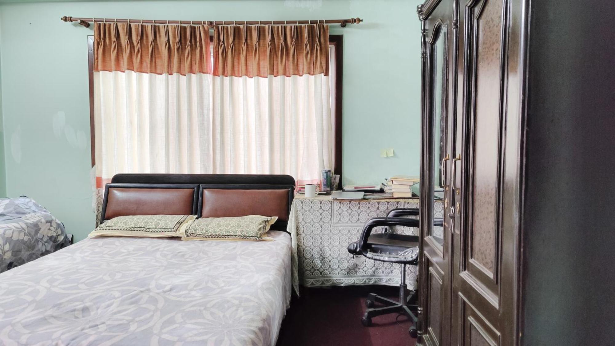 Homestay Family With Rooftop Access And Mountain View *