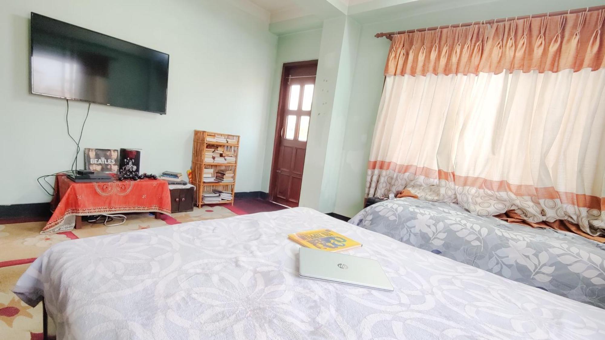 Homestay Family With Rooftop Access And Mountain View