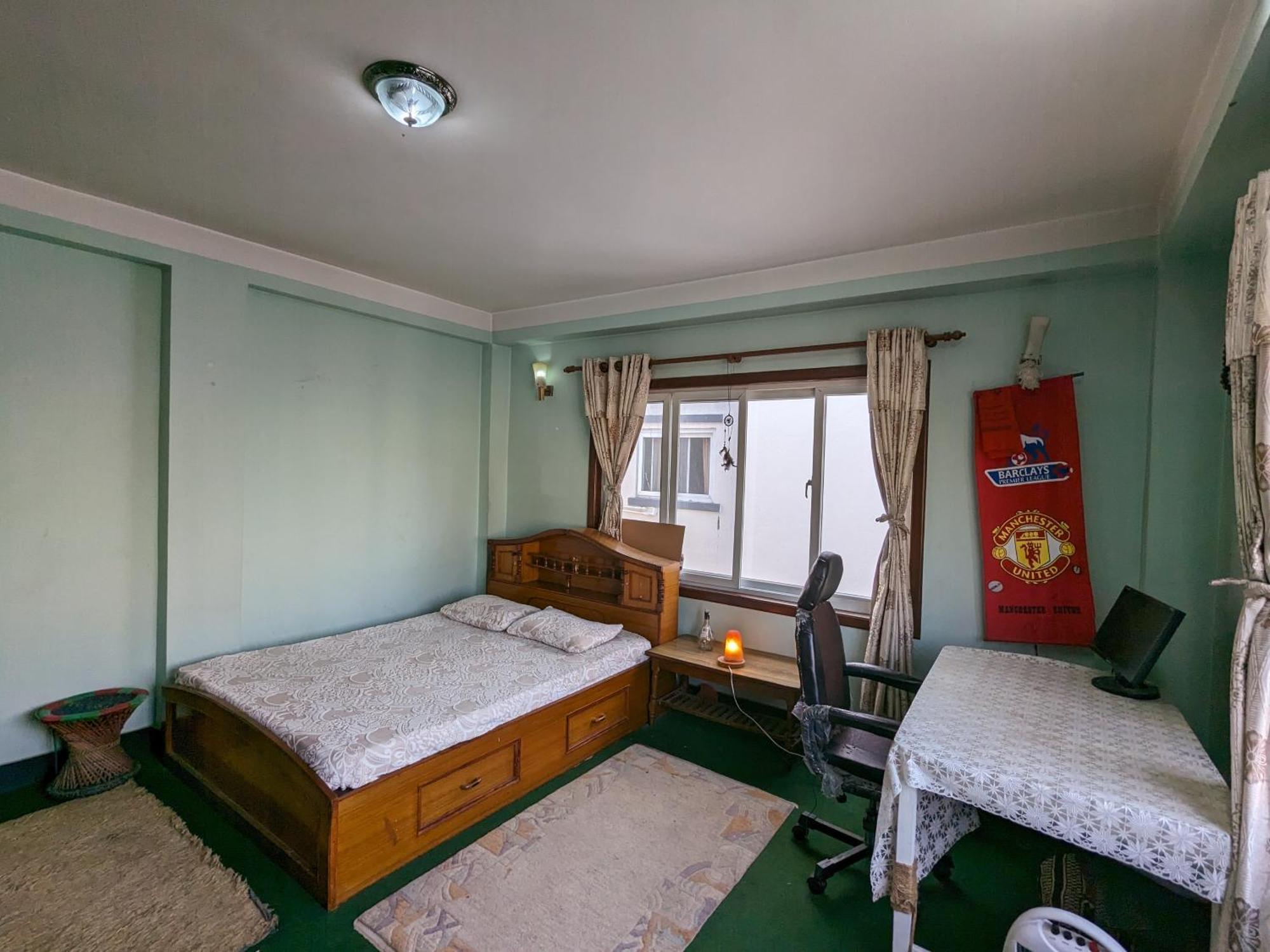 Homestay Family With Rooftop Access And Mountain View