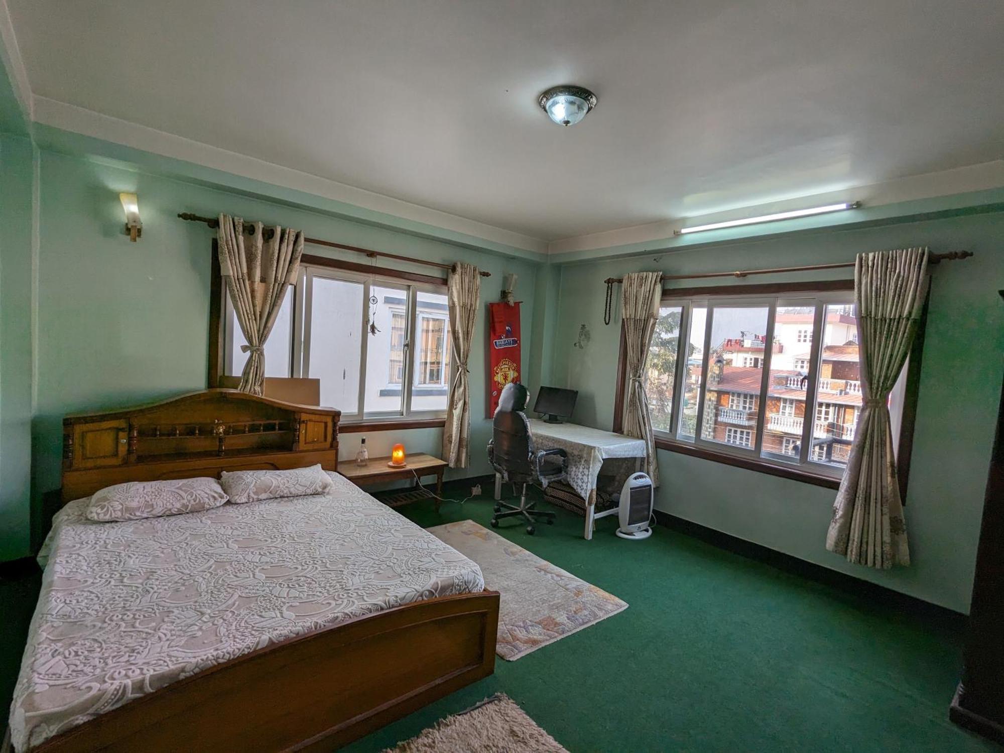 Family With Rooftop Access And Mountain View Homestay