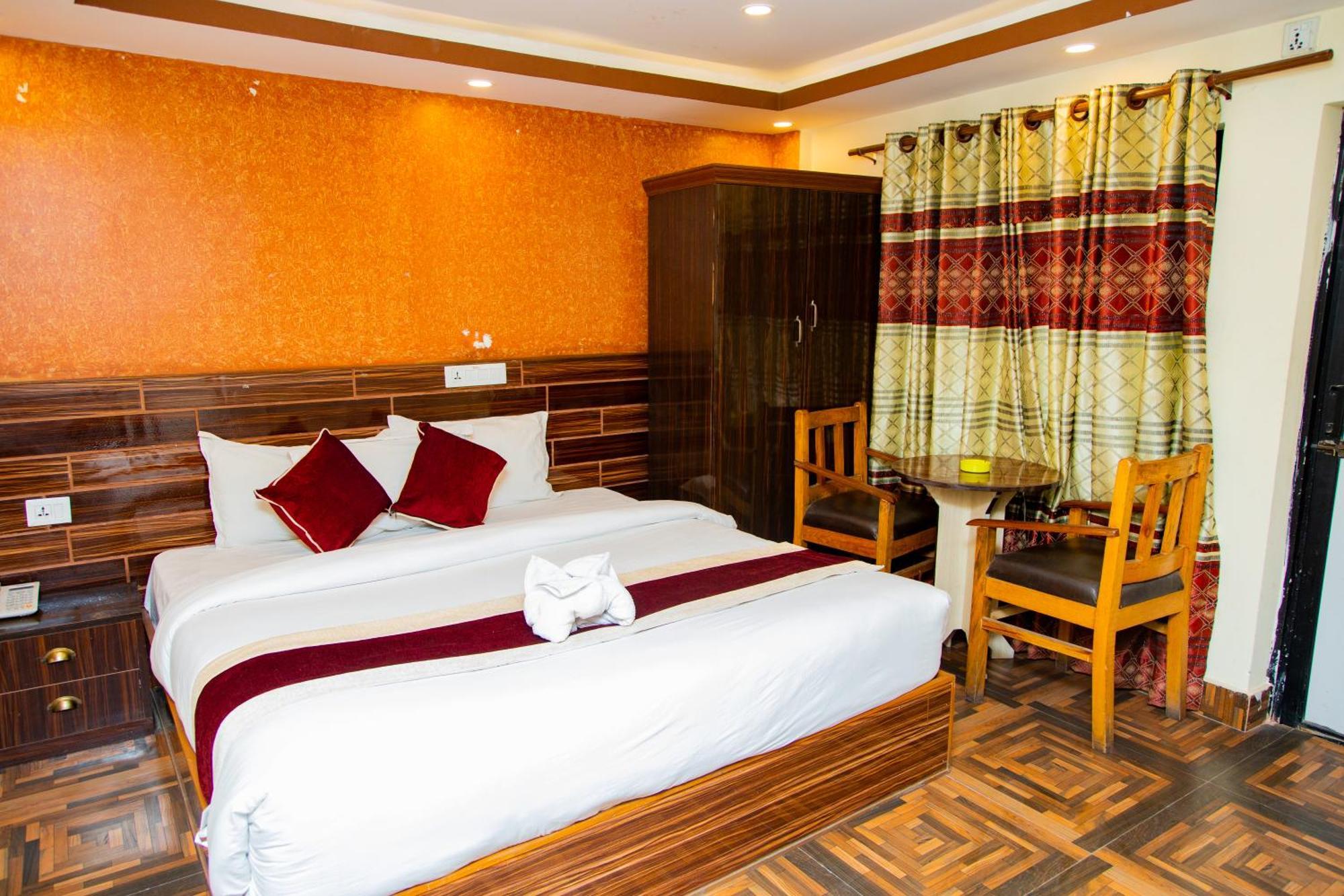 Everest Regency Hotel 3*