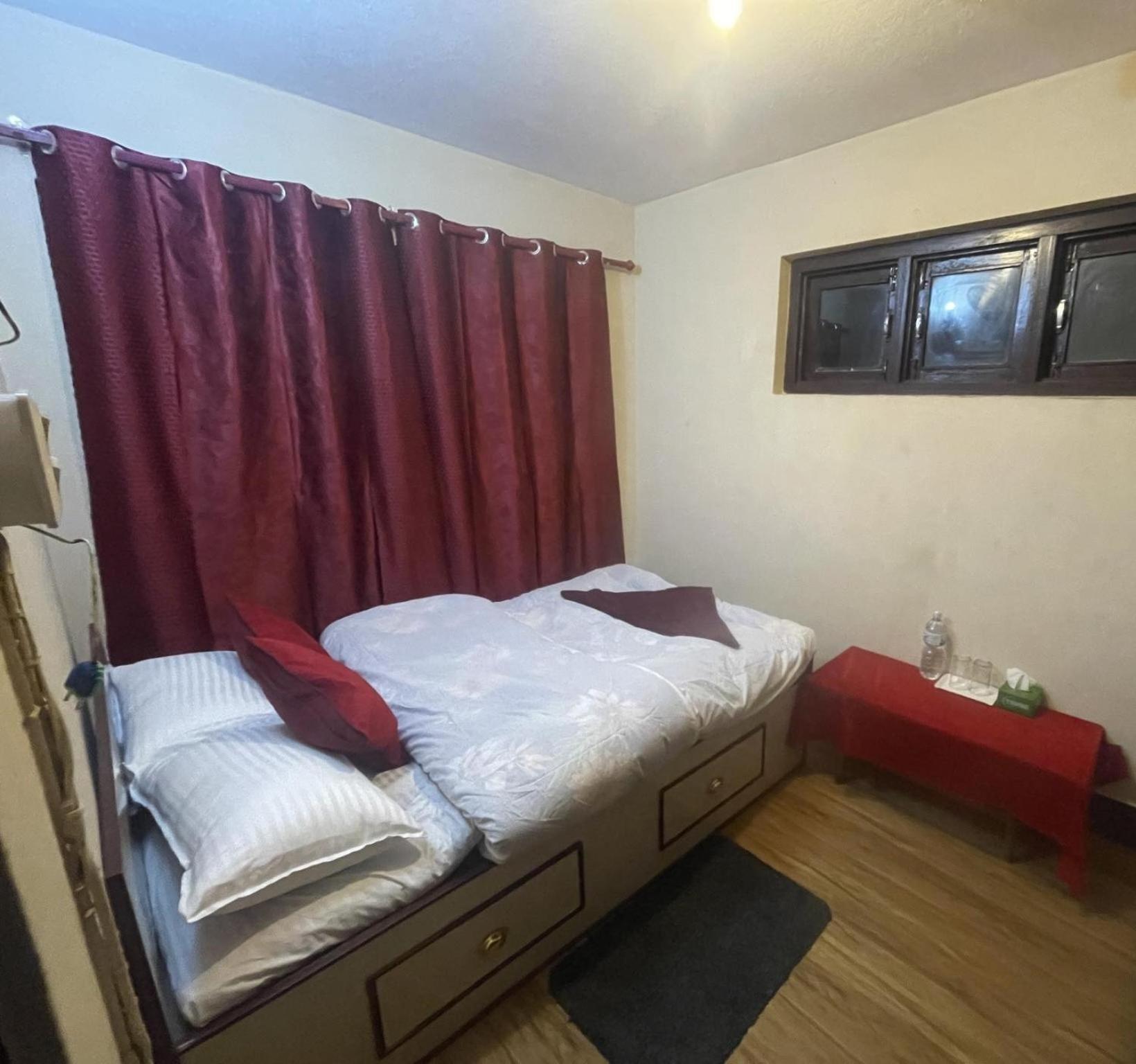 Bs & Restaurant Guest house *