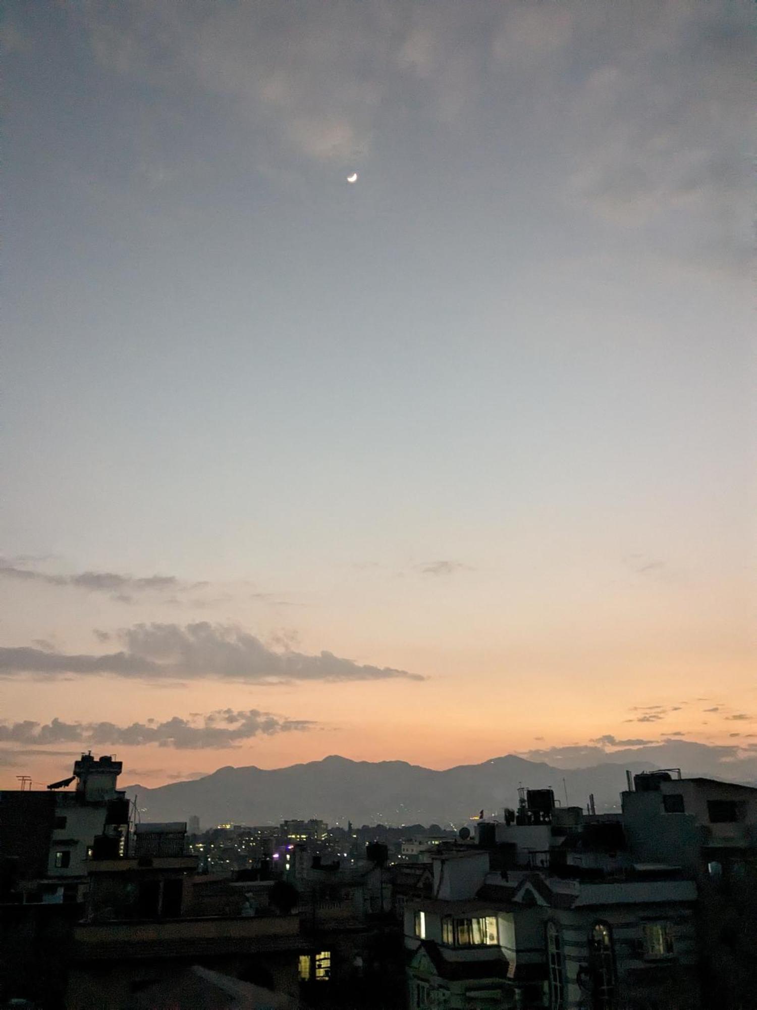 Homestay Family With Rooftop Access And Mountain View *