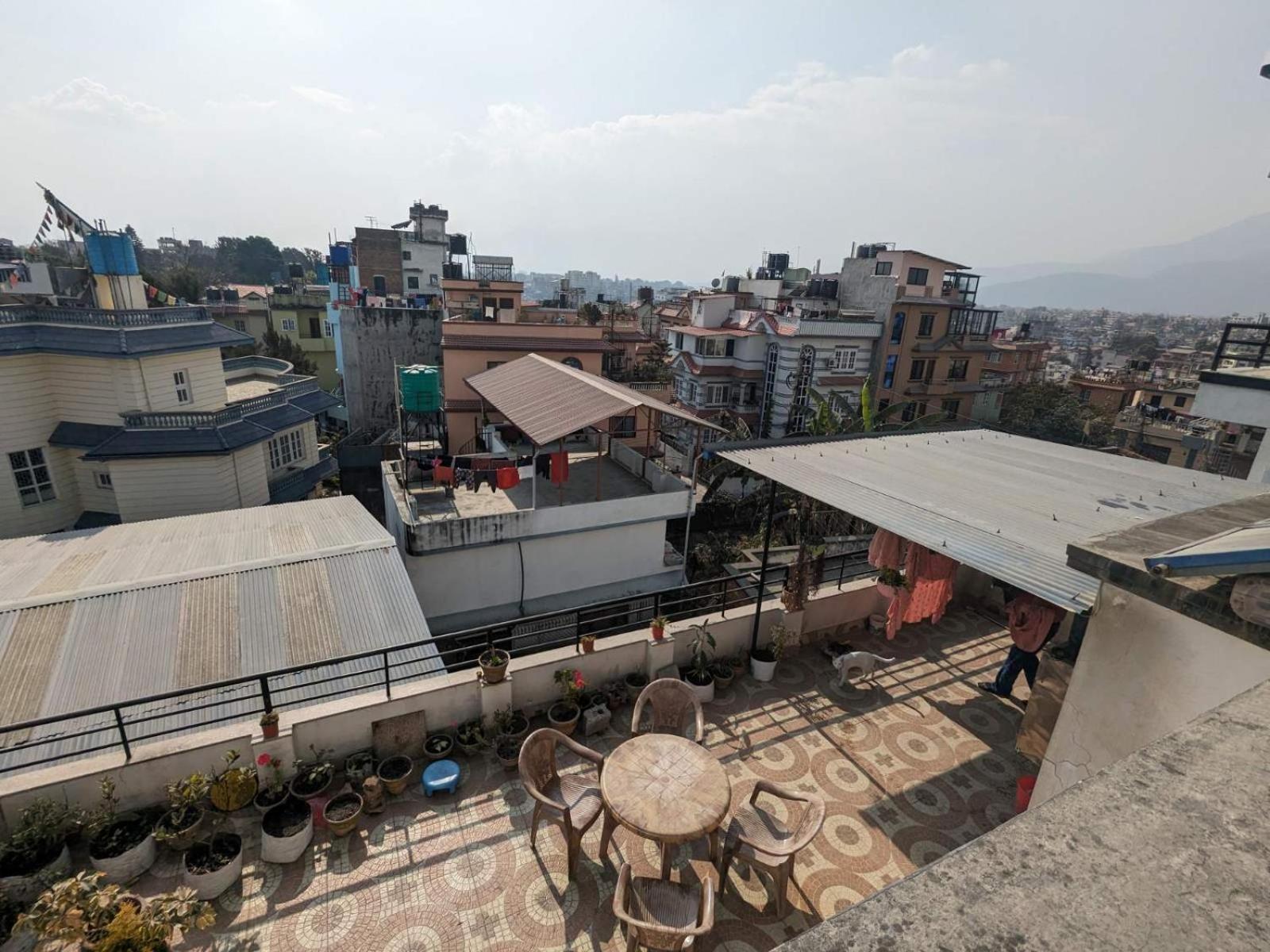 Homestay Family With Rooftop Access And Mountain View *
