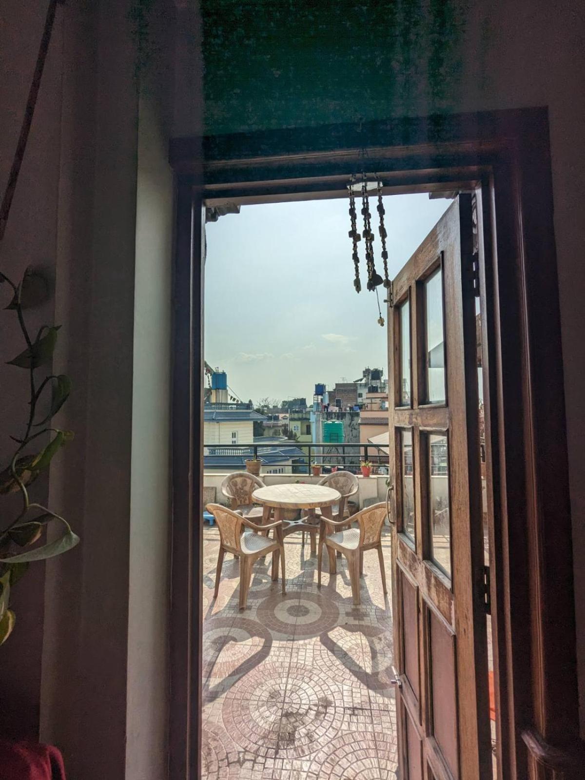 Homestay Family With Rooftop Access And Mountain View