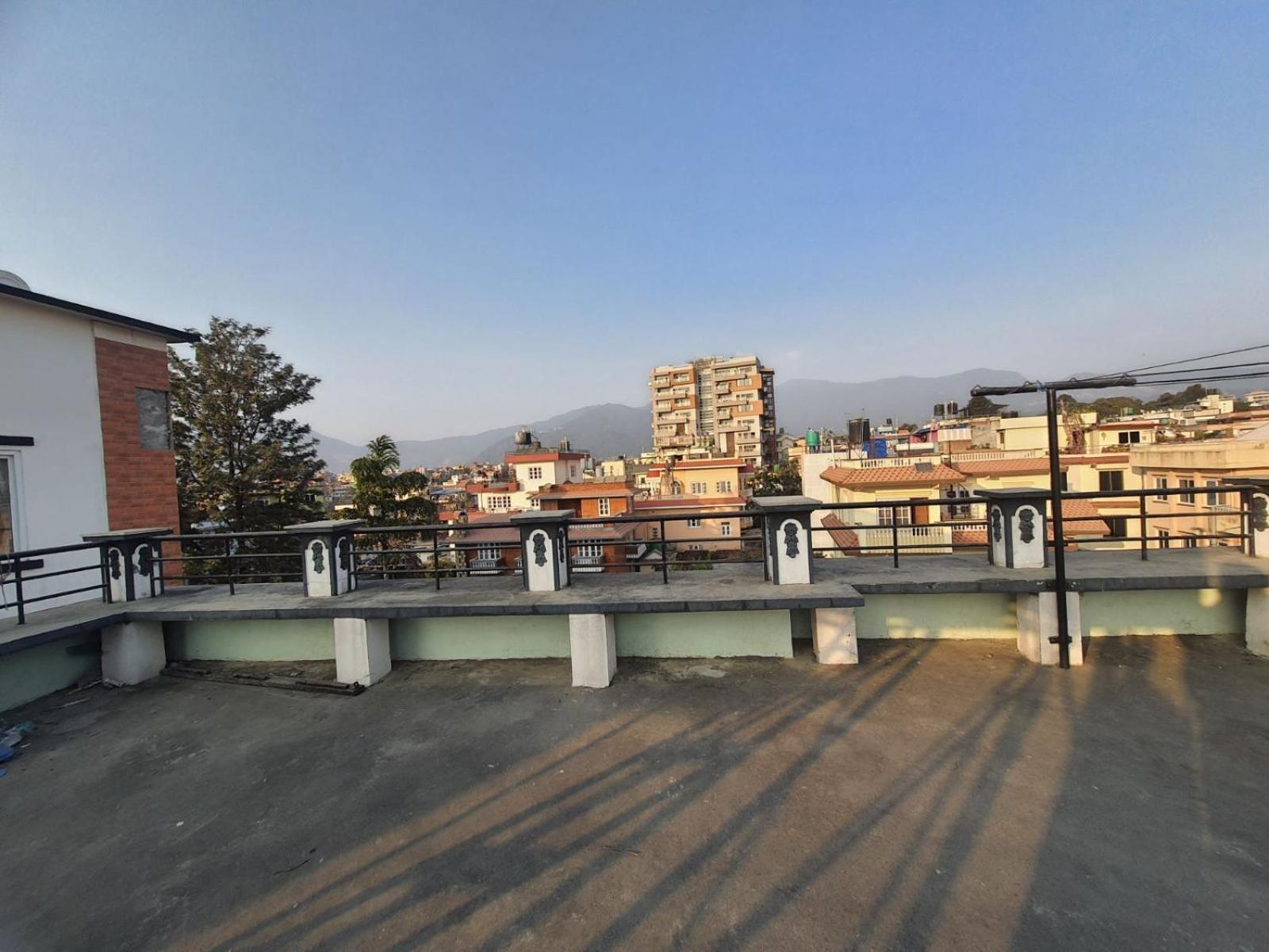 Family With Rooftop Access And Mountain View Homestay