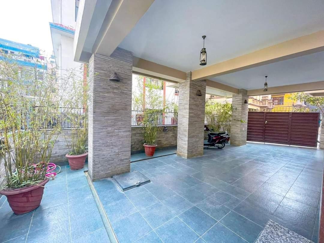 Kumari Apartment *