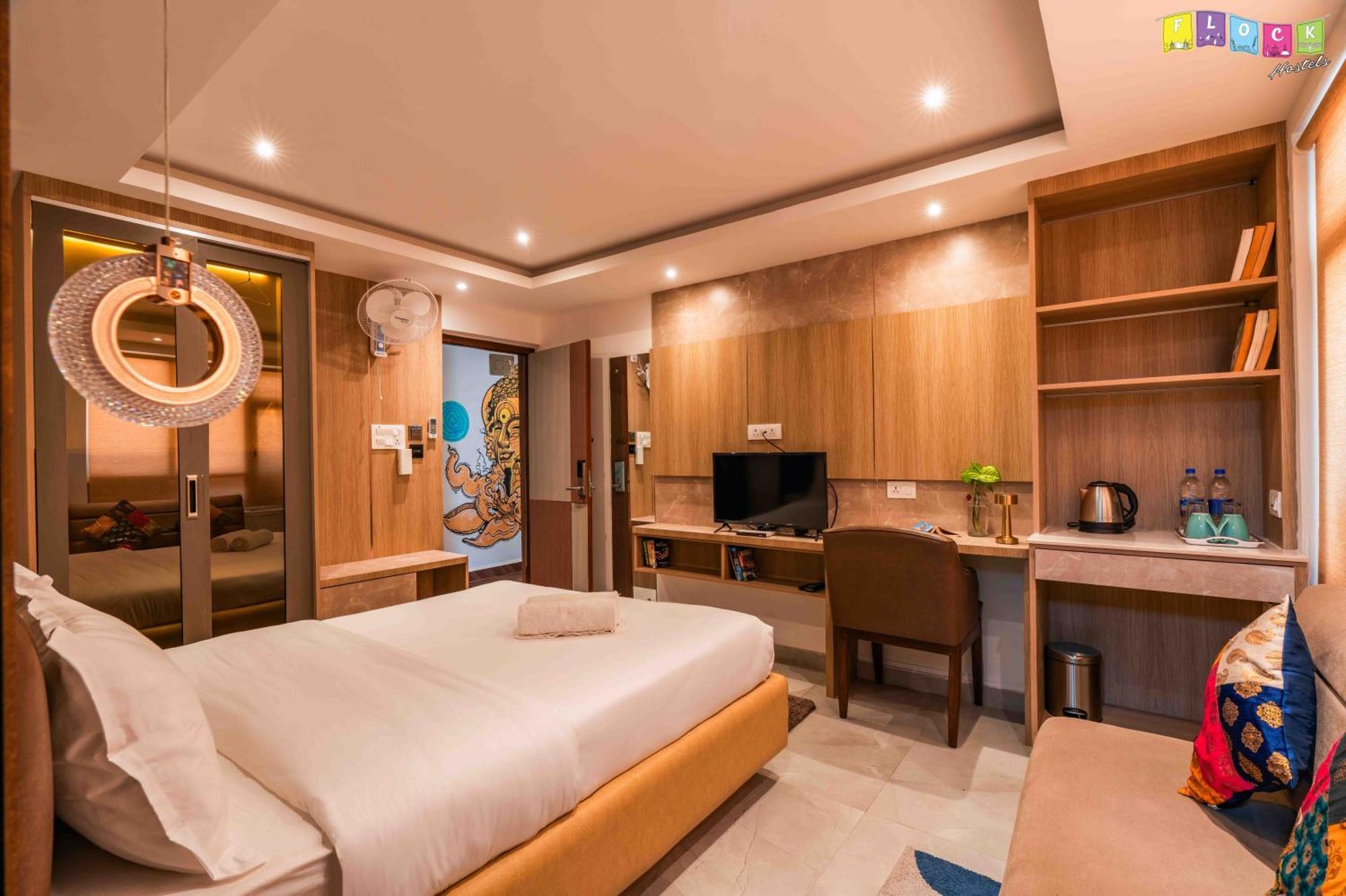 Flock Hostel *