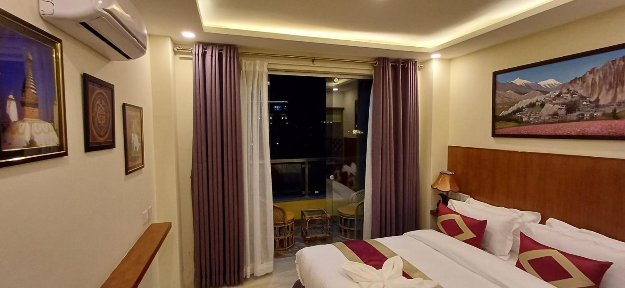 Yakroo Manang * Kathmandu