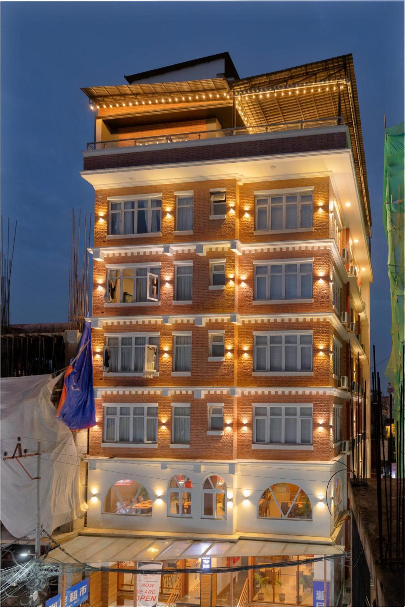 Studio16 Hotel *