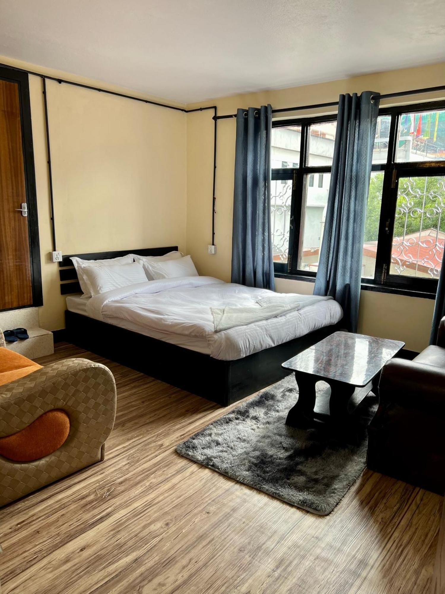 Yog Hotel 2*