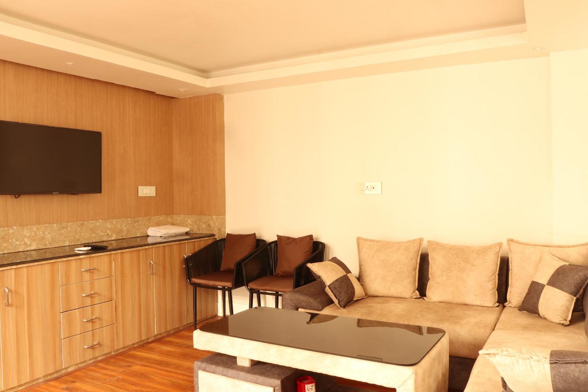 Elegant Hotel 3*