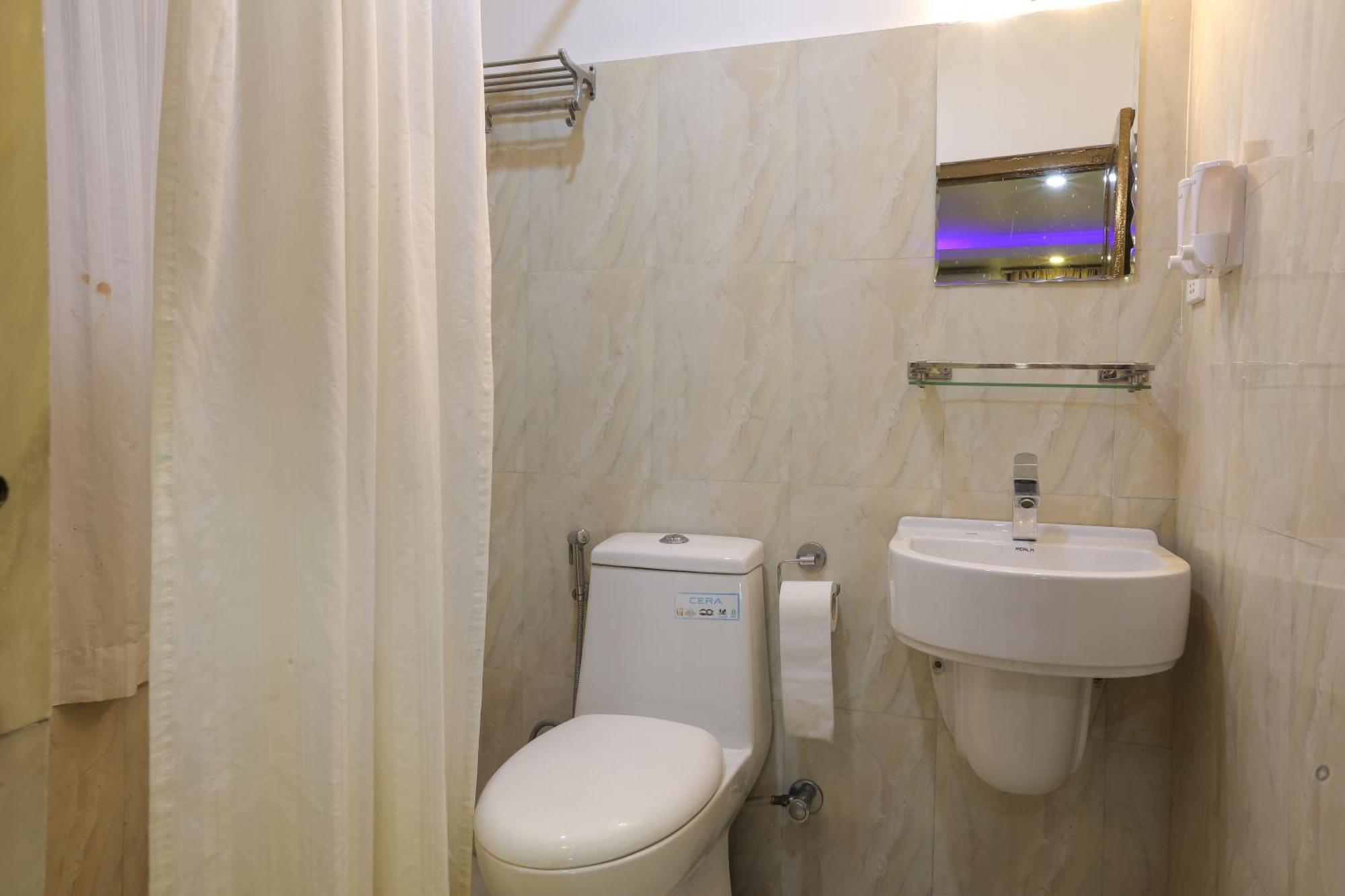 Sekai Hotel 2*