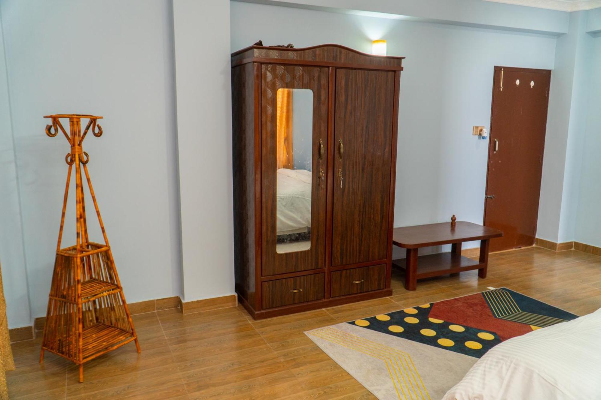 The White House 8 Bedroom With Swimming Pool * Kathmandu