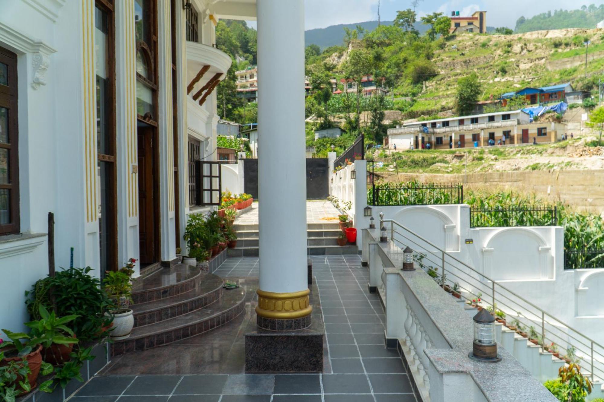 The White House 8 Bedroom With Swimming Pool * Kathmandu