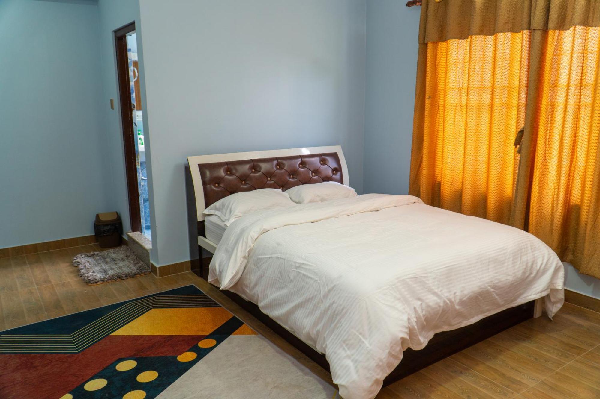 The White House 8 Bedroom With Swimming Pool Vila Kathmandu