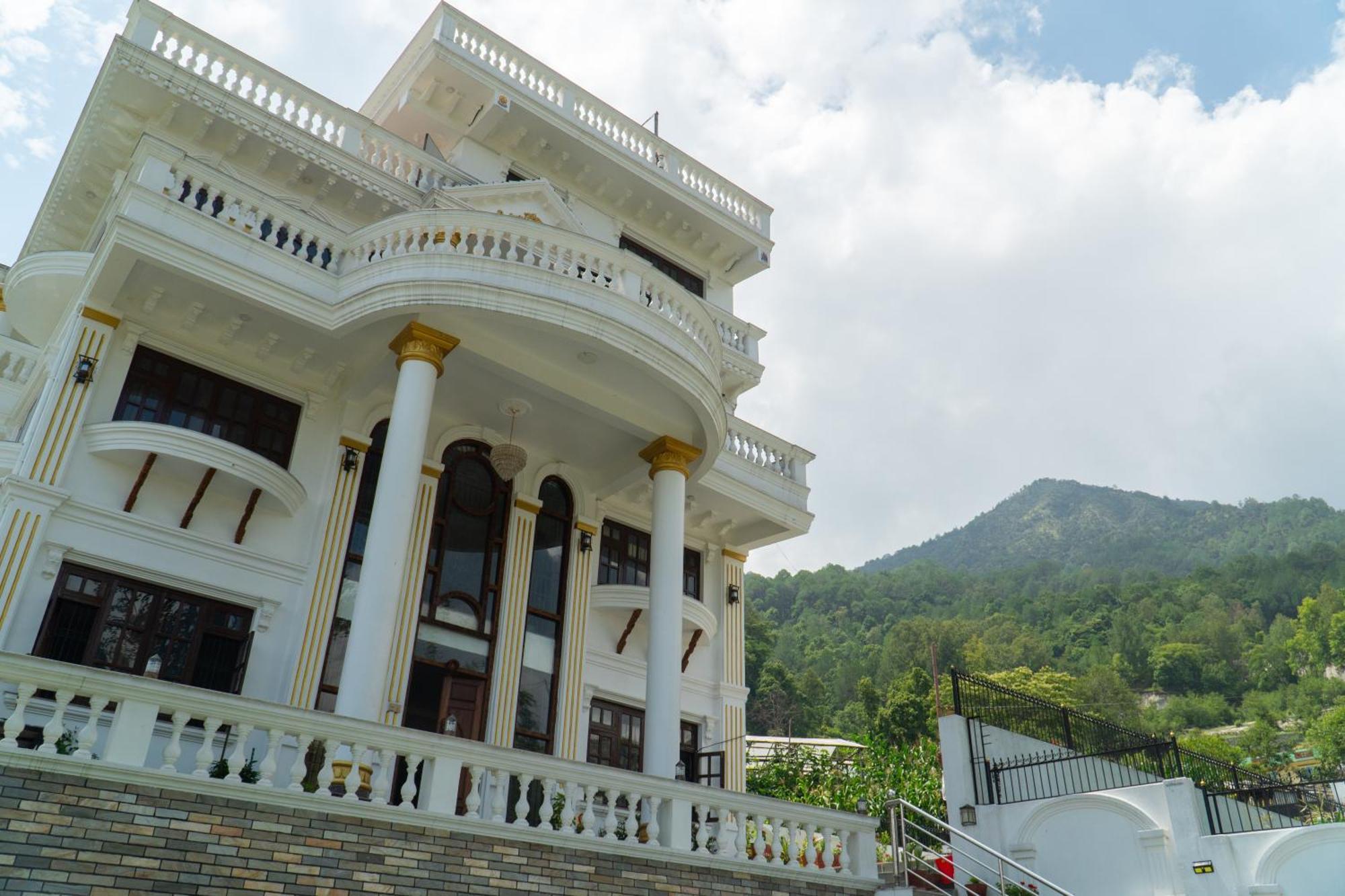 The White House 8 Bedroom With Swimming Pool Kathmandu