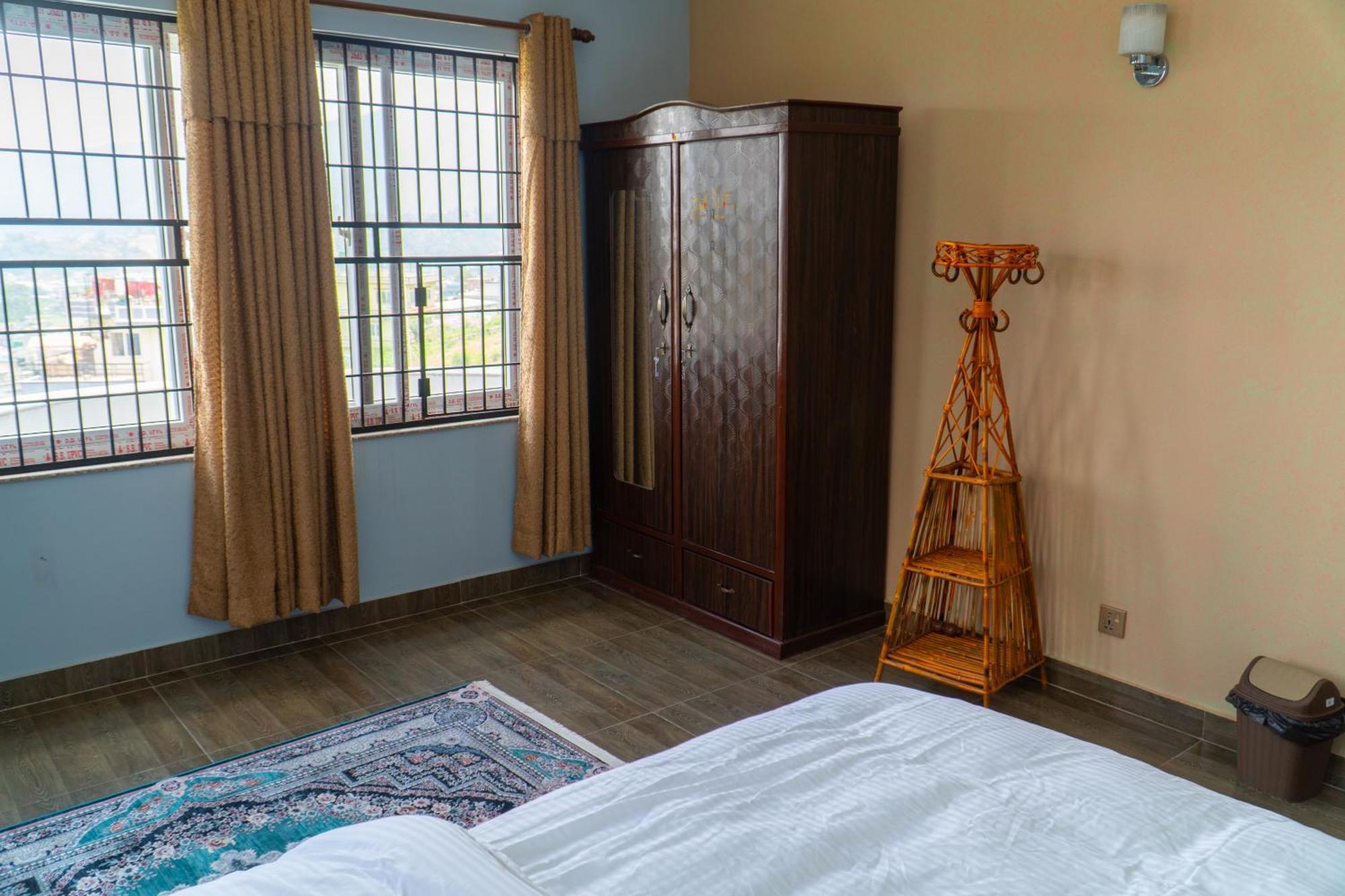 The White House 8 Bedroom With Swimming Pool Vila