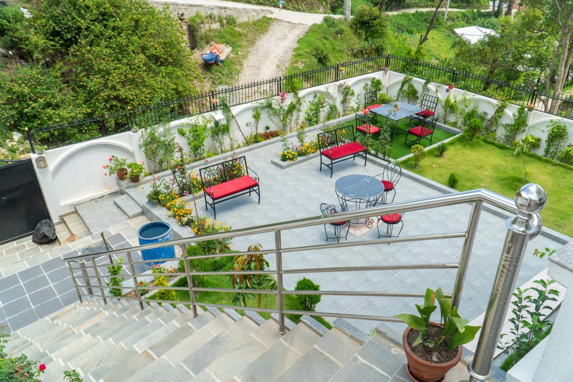 The White House 8 Bedroom With Swimming Pool Vila Kathmandu