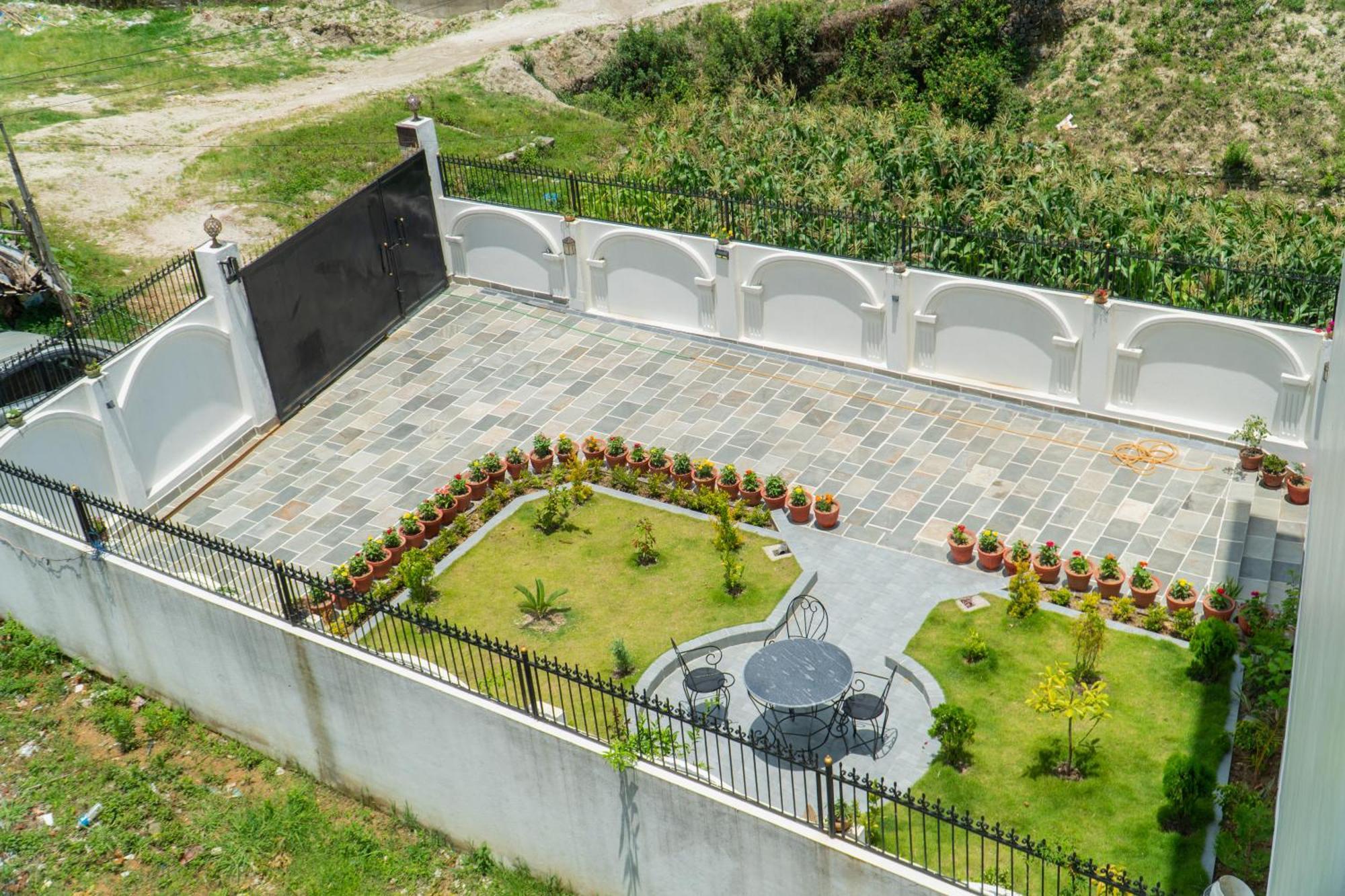 The White House 8 Bedroom With Swimming Pool Vila