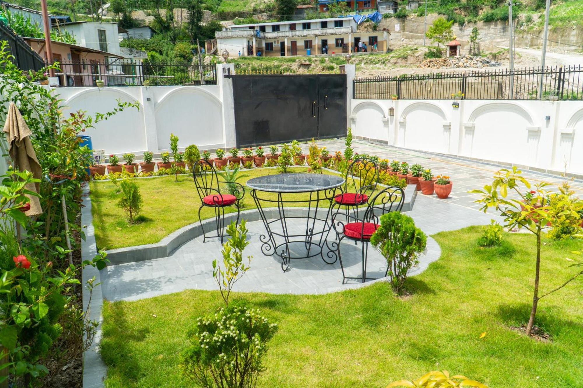 The White House 8 Bedroom With Swimming Pool Kathmandu
