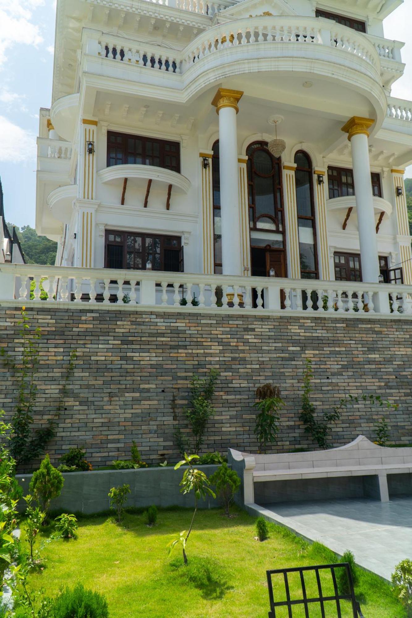 The White House 8 Bedroom With Swimming Pool Kathmandu