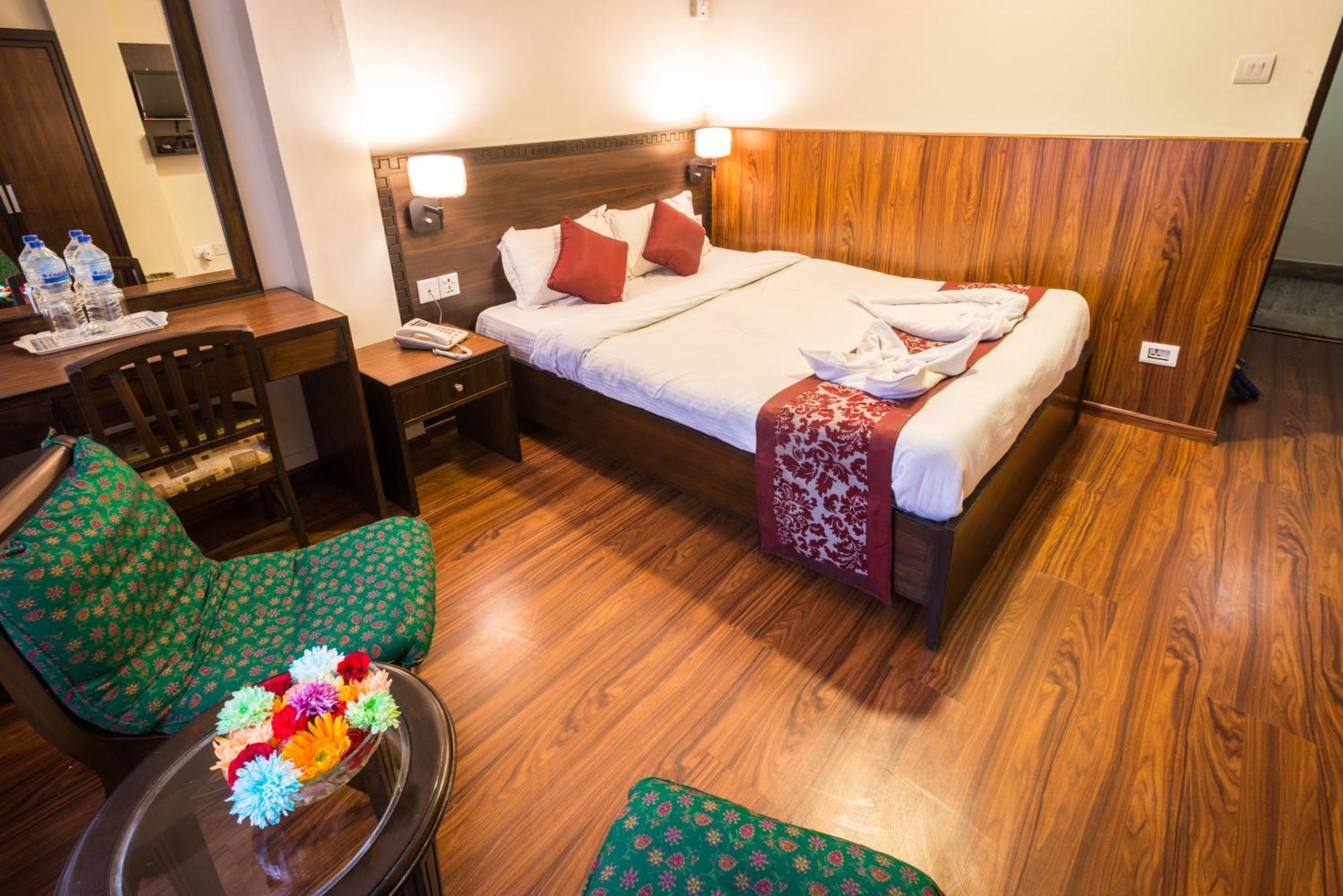 Yambu Hotel 3*