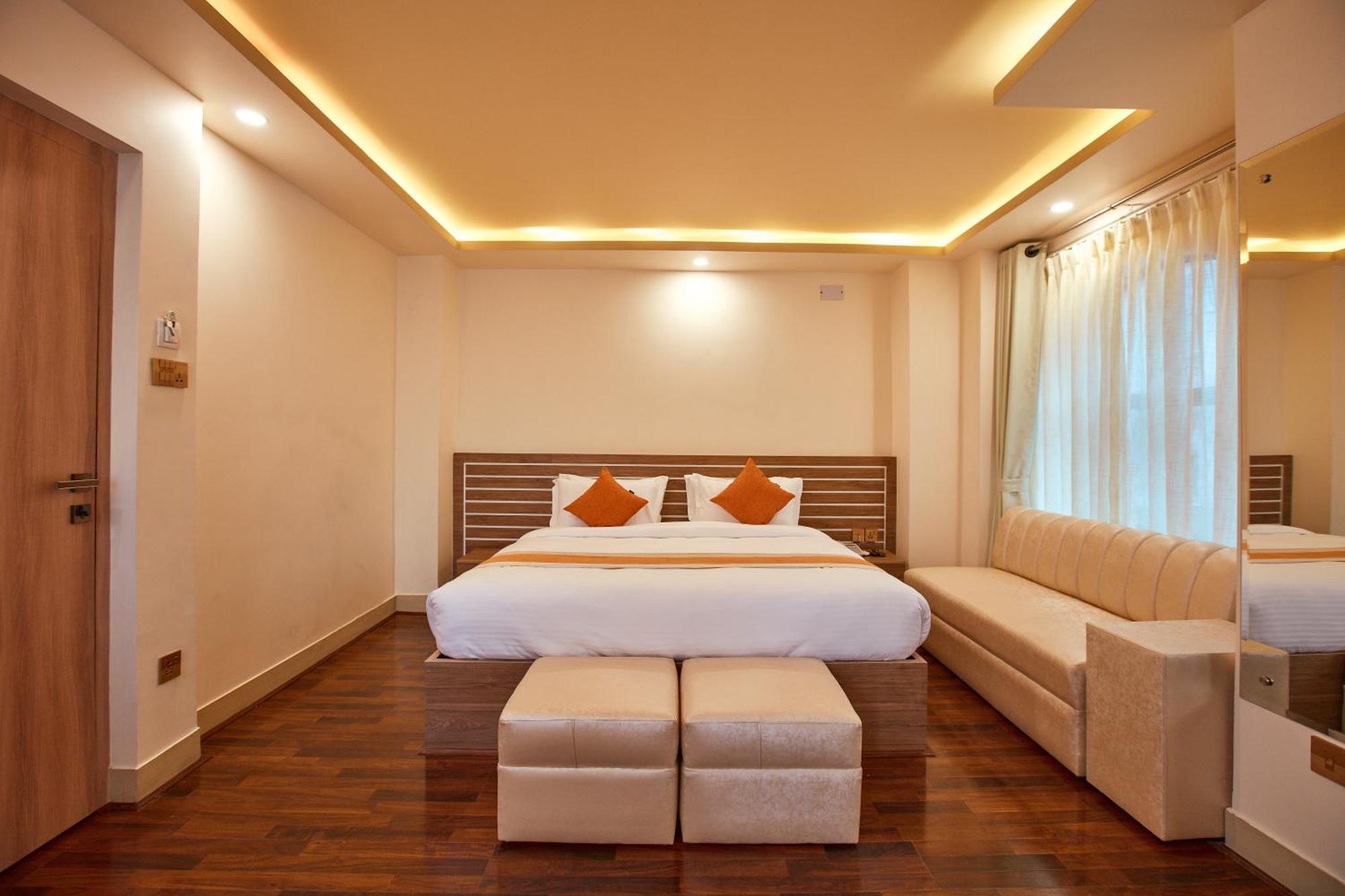 The Samrat Palace - Luxury In Hotel