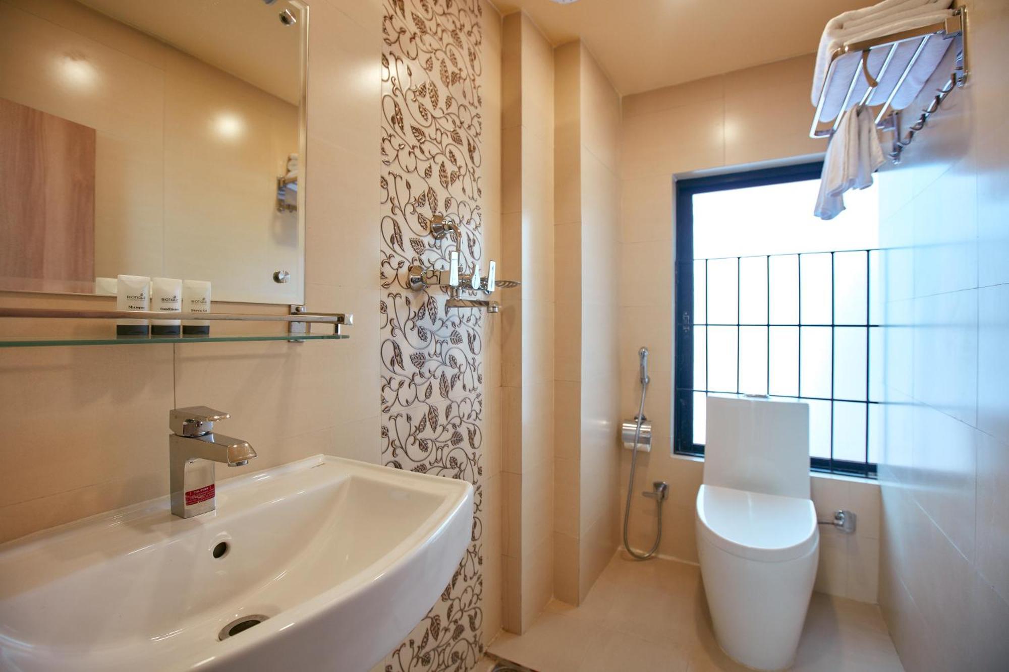 Hotel The Samrat Palace - Luxury In
