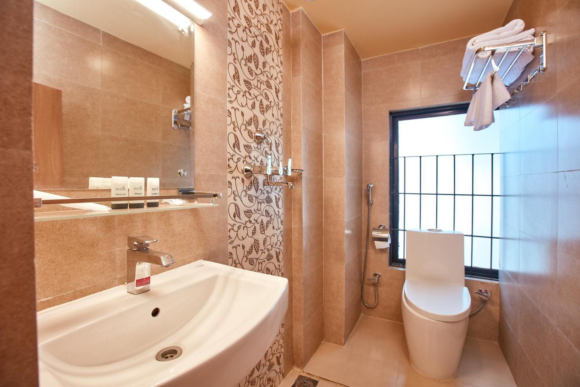 Hotel The Samrat Palace - Luxury In