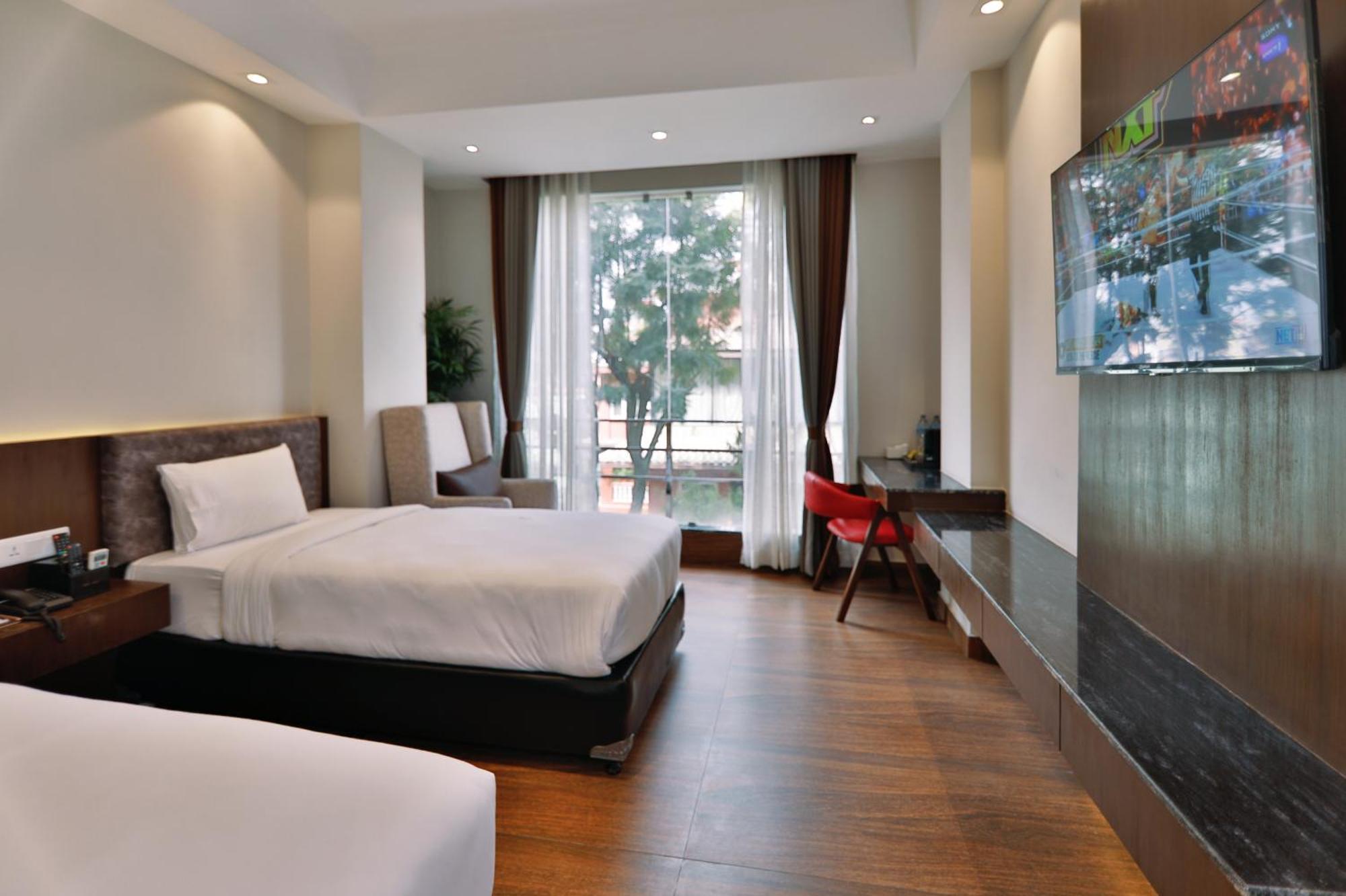Hotel Lakhey 4*