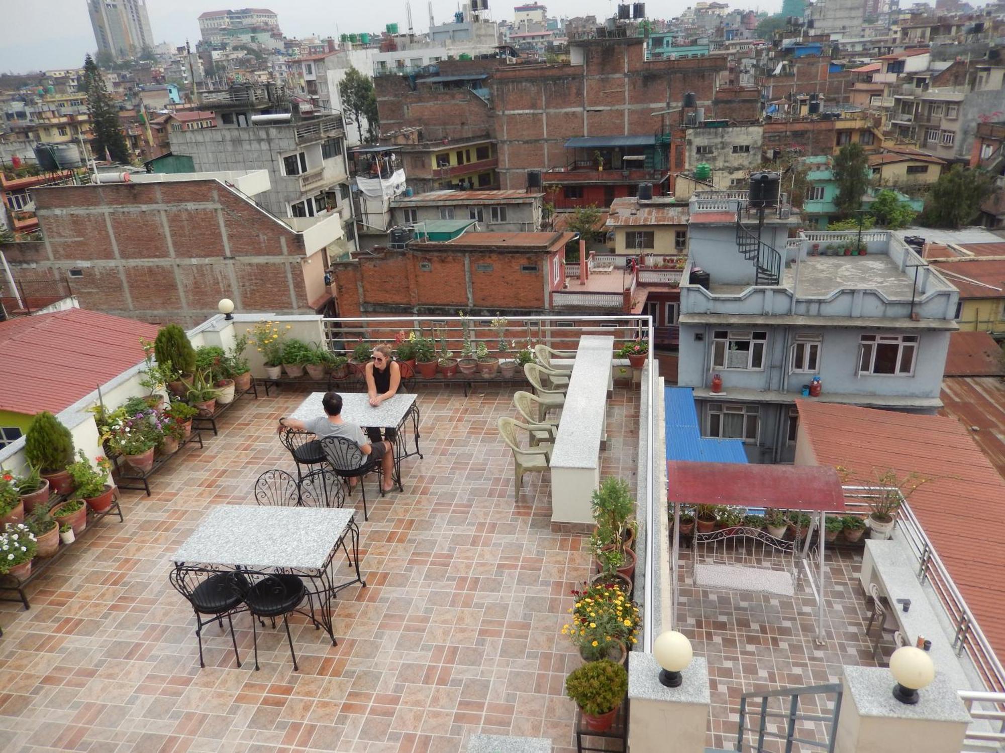 Shine Famille Francophone - Shine And Kathmandu