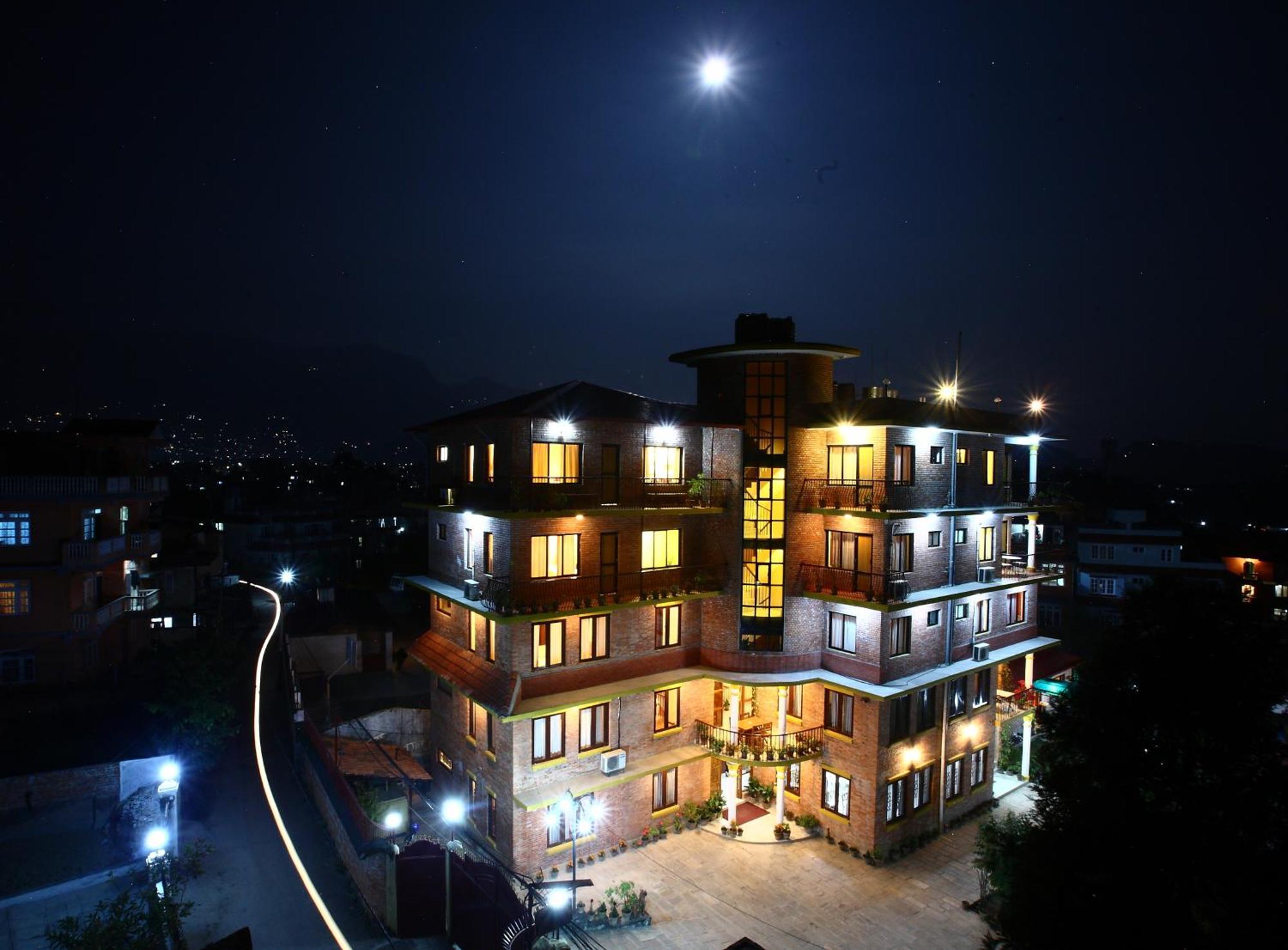 Hotel Royal Astoria 3*