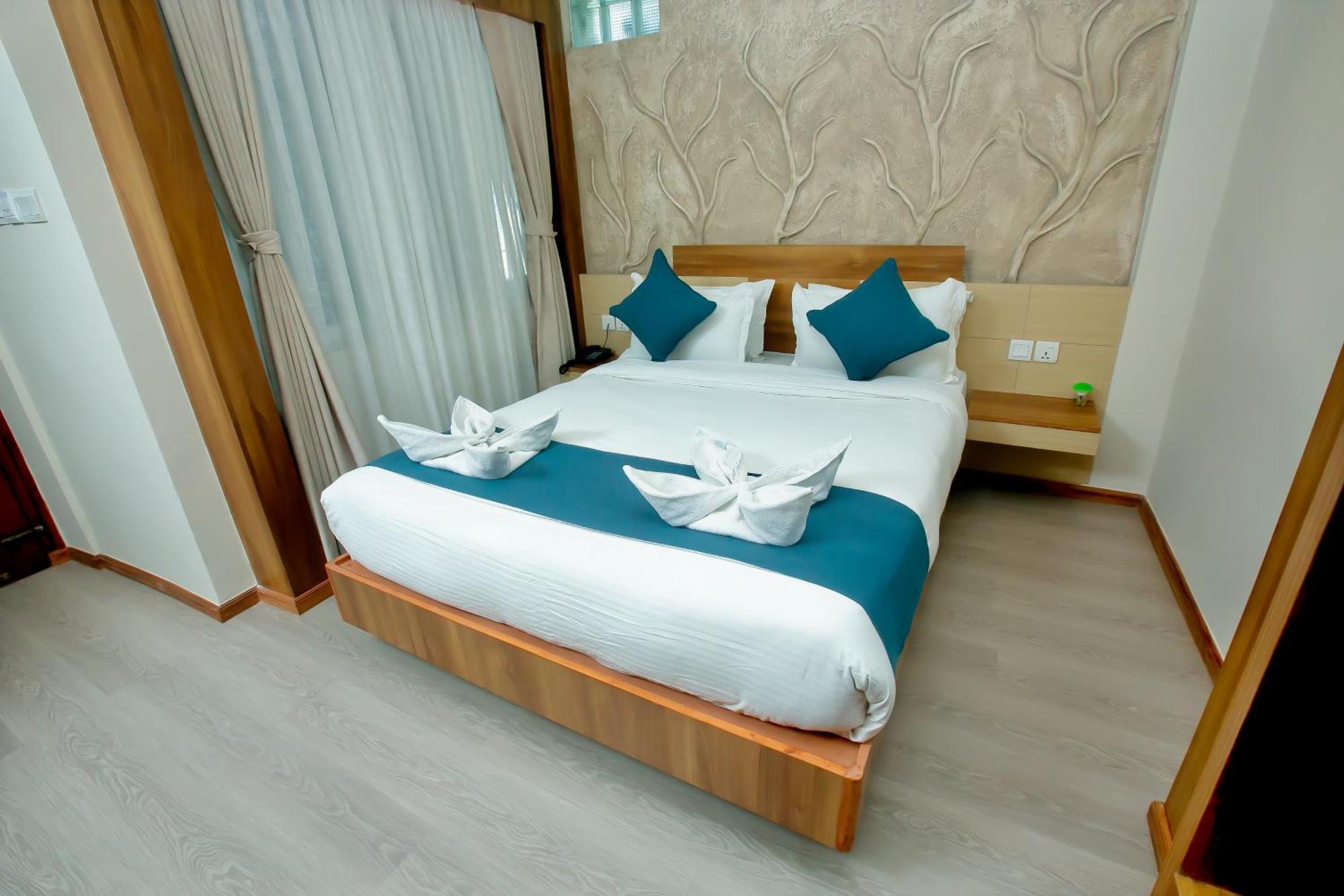 Maya Boutique & 3*