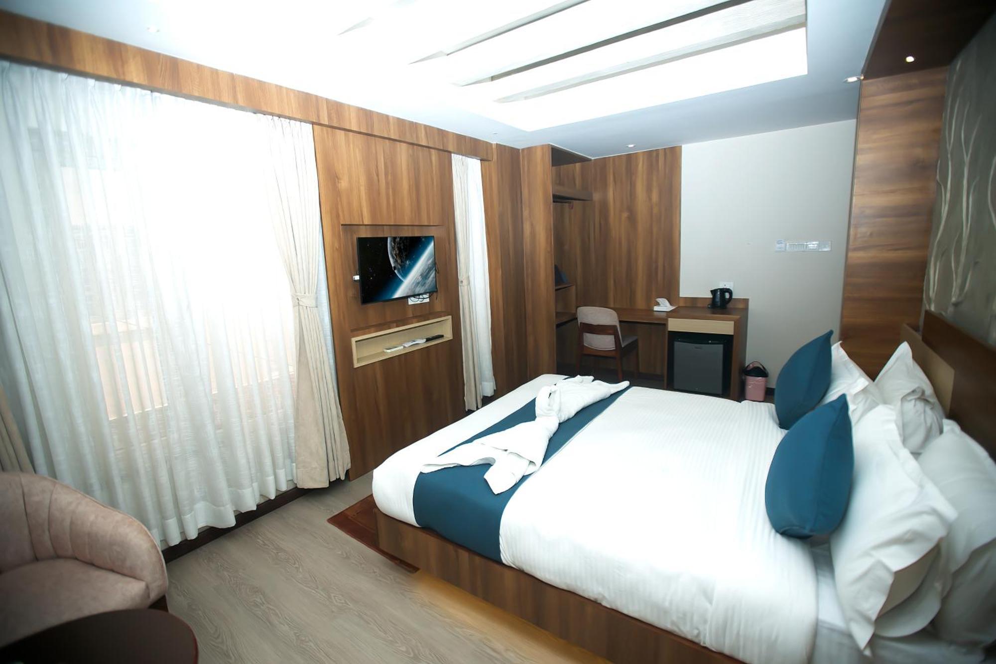 Maya Boutique & 3*