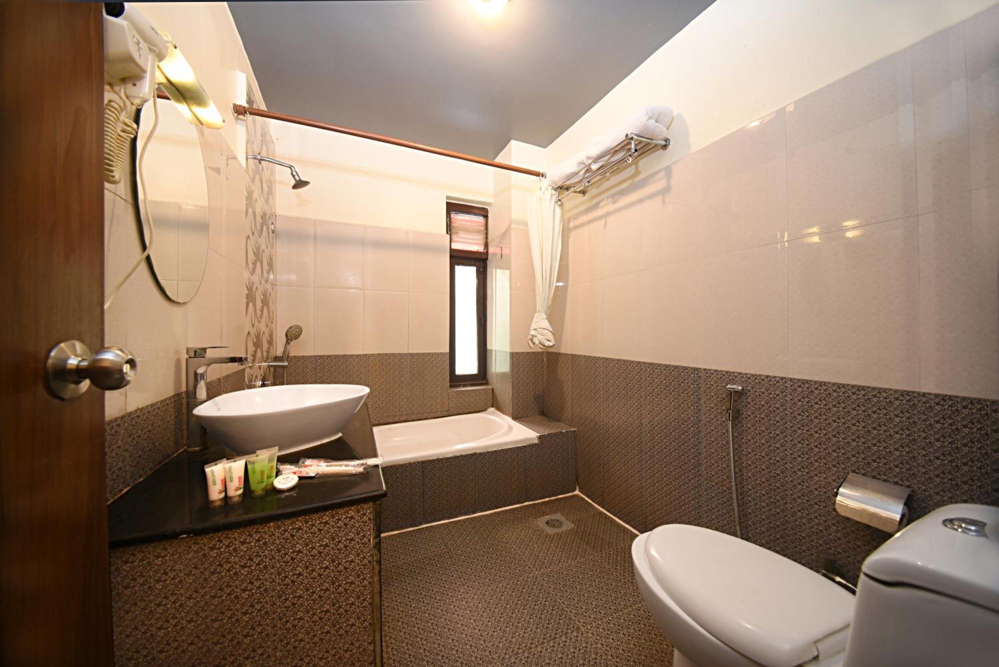Amaryllis Hotel 3*
