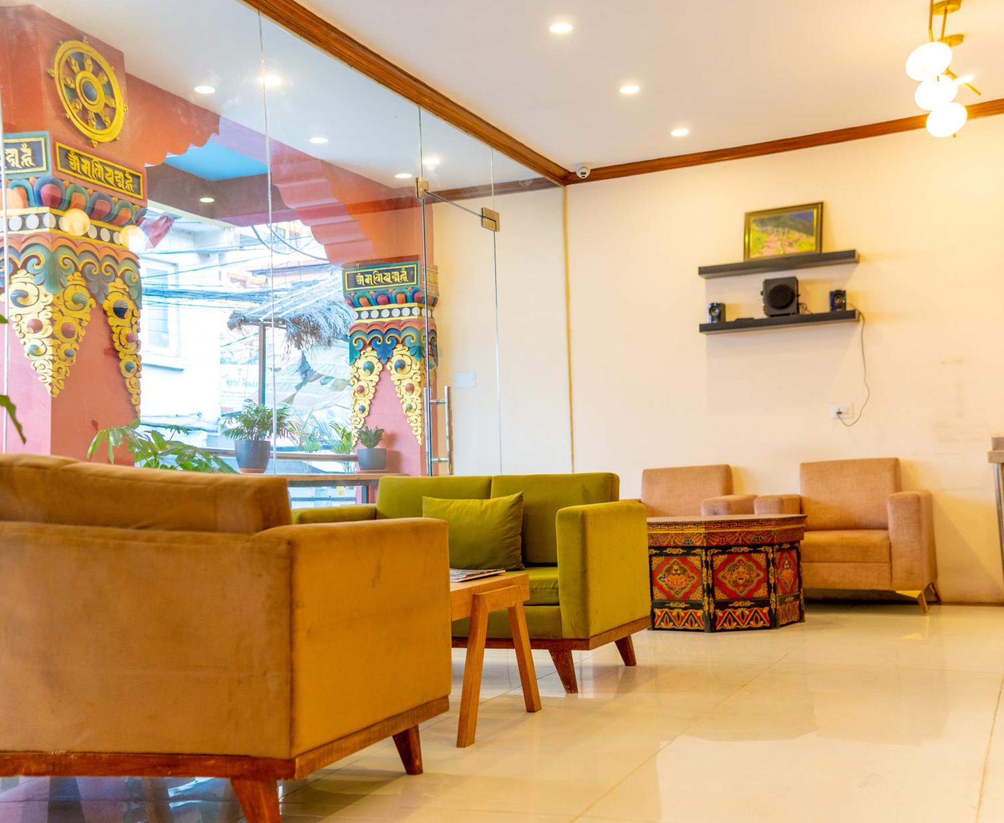 Yakroo Manang Hotel *