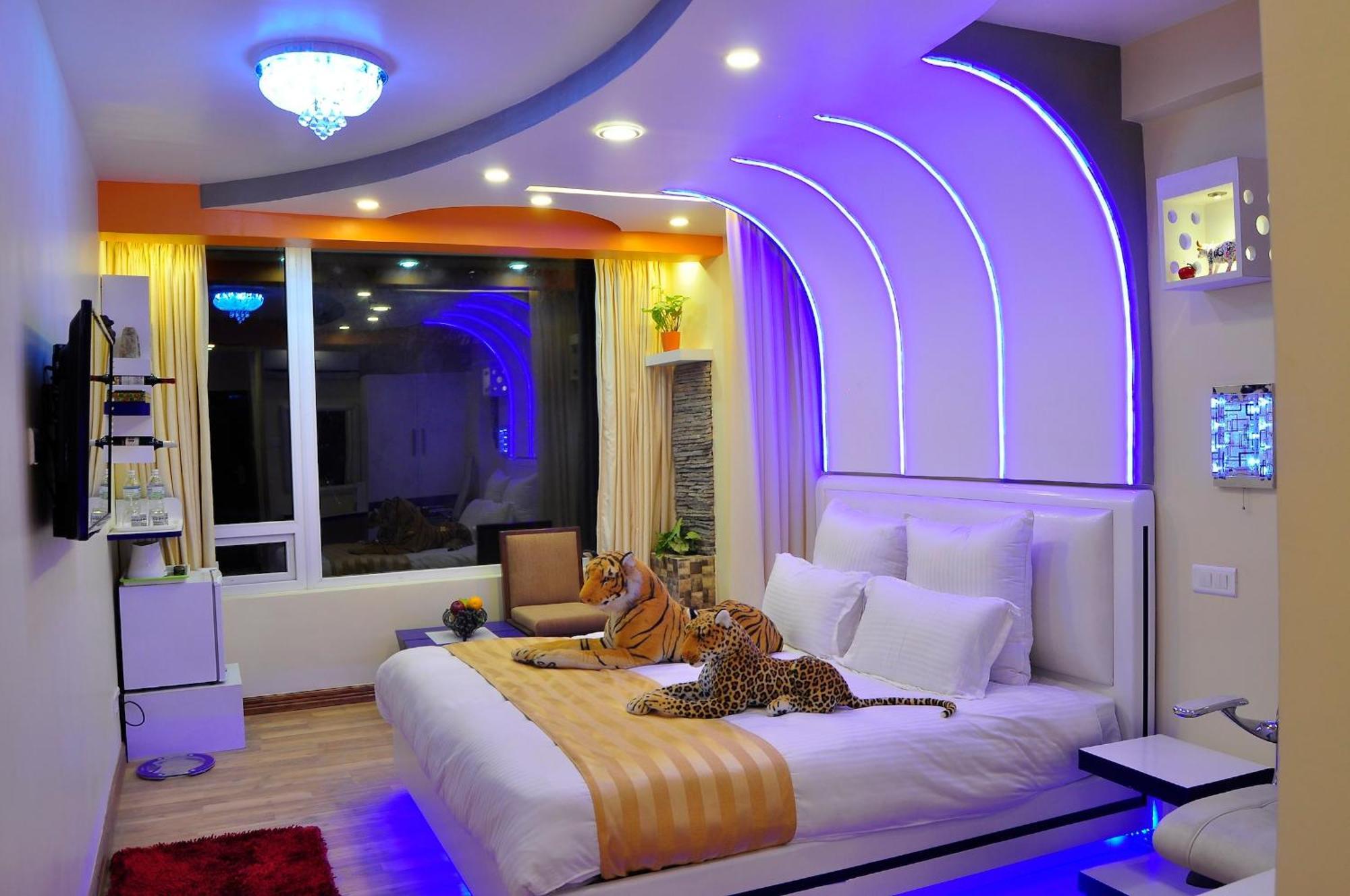 Royal Penguin Boutique & 4*